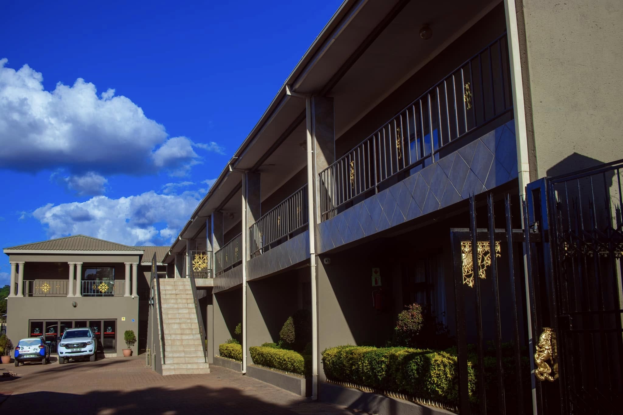 Maunos Residence exterior